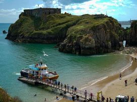 Penally Court - Holiday Accommodation 15943 - South Wales - 1185871 - thumbnail photo 17