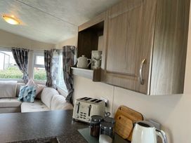 Trecco Bay - Holiday Accommodation 15950 - Somerset & Wiltshire - 1185872 - thumbnail photo 8