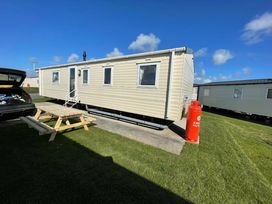 Trecco Bay - Holiday Accommodation 15950 - Somerset & Wiltshire - 1185872 - thumbnail photo 15