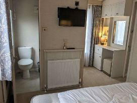 Greenacres Holiday Park - Holiday Accommodation 15953 - North Wales - 1185873 - thumbnail photo 7