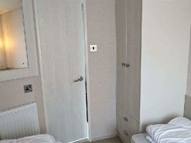 Greenacres Holiday Park - Holiday Accommodation 15953 - North Wales - 1185873 - thumbnail photo 9