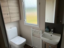 Greenacres Holiday Park - Holiday Accommodation 15958 - North Wales - 1185874 - thumbnail photo 17