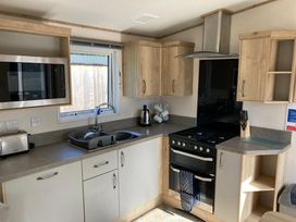 Kingfisher Caravan Park - Holiday Accommodation 16020 - Lincolnshire - 1185891 - thumbnail photo 2