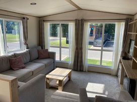 Kingfisher Caravan Park - Holiday Accommodation 16020 - Lincolnshire - 1185891 - thumbnail photo 3