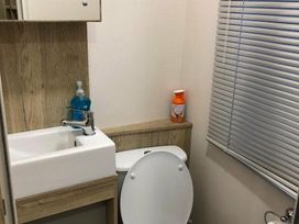 Kingfisher Caravan Park - Holiday Accommodation 16020 - Lincolnshire - 1185891 - thumbnail photo 7
