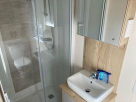 Kingfisher Caravan Park - Holiday Accommodation 16020 - Lincolnshire - 1185891 - thumbnail photo 10