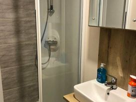 Kingfisher Caravan Park - Holiday Accommodation 16020 - Lincolnshire - 1185891 - thumbnail photo 11