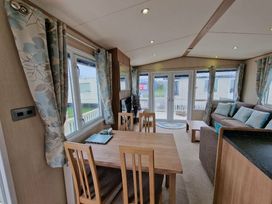 Golden Palm Resort - Holiday Accommodation 16069 - Lincolnshire - 1185905 - thumbnail photo 2