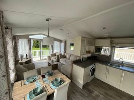 Hopton Holiday Village - Holiday Accommodation 16076 - Suffolk & Essex - 1185908 - thumbnail photo 4