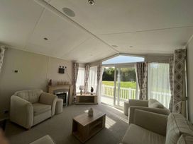 Hopton Holiday Village - Holiday Accommodation 16076 - Suffolk & Essex - 1185908 - thumbnail photo 8