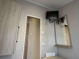Hopton Holiday Village - Holiday Accommodation 16076 - Suffolk & Essex - 1185908 - thumbnail photo 10