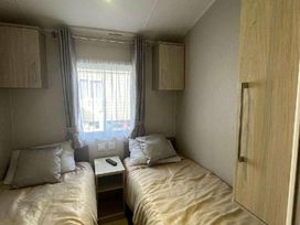 Hopton Holiday Village - Holiday Accommodation 16076 - Suffolk & Essex - 1185908 - thumbnail photo 11