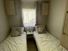 Hopton Holiday Village - Holiday Accommodation 16076 - Suffolk & Essex - 1185908 - thumbnail photo 12