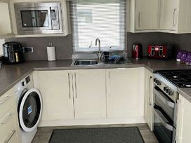 Hopton Holiday Village - Holiday Accommodation 16076 - Suffolk & Essex - 1185908 - thumbnail photo 18