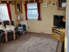 Caister Holiday Park - Holiday Accommodation 16117 - Norfolk - 1185918 - thumbnail photo 6