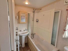 Caister Holiday Park - Holiday Accommodation 16117 - Norfolk - 1185918 - thumbnail photo 10