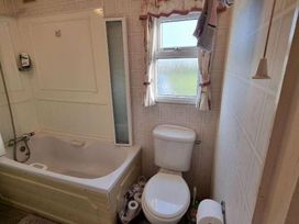 Caister Holiday Park - Holiday Accommodation 16117 - Norfolk - 1185918 - thumbnail photo 11