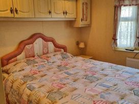 Caister Holiday Park - Holiday Accommodation 16117 - Norfolk - 1185918 - thumbnail photo 18