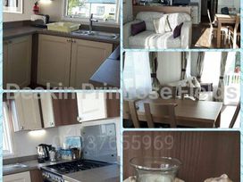 Primrose Valley Holiday Park - Holiday Accommodation 1612 - North Yorkshire (incl. Whitby) - 1185919 - thumbnail photo 6
