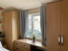 Trecco Bay - Holiday Accommodation 16124 - Somerset & Wiltshire - 1185921 - thumbnail photo 9