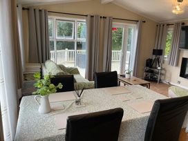 Trecco Bay - Holiday Accommodation 16124 - Somerset & Wiltshire - 1185921 - thumbnail photo 12