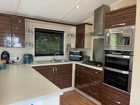 Trecco Bay - Holiday Accommodation 16124 - Somerset & Wiltshire - 1185921 - thumbnail photo 13