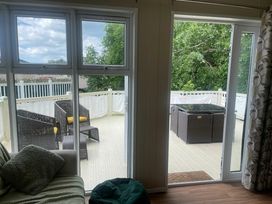 Trecco Bay - Holiday Accommodation 16124 - Somerset & Wiltshire - 1185921 - thumbnail photo 17