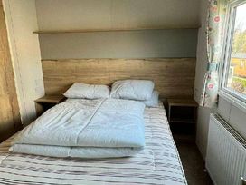 Grondre Holiday Park - Holiday Accommodation 16143 - South Wales - 1185927 - thumbnail photo 17
