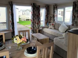 Golden Palm Resort - Holiday Accommodation 16189 - Lincolnshire - 1185938 - thumbnail photo 2