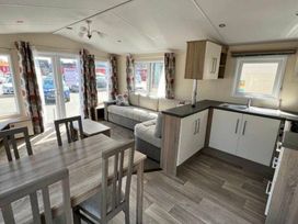 Golden Palm Resort - Holiday Accommodation 16189 - Lincolnshire - 1185938 - thumbnail photo 5