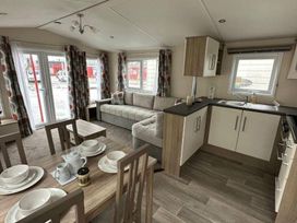 Golden Palm Resort - Holiday Accommodation 16189 - Lincolnshire - 1185938 - thumbnail photo 8