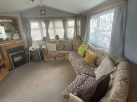 Seawick Holiday Park - Holiday Accommodation 16250 - Suffolk & Essex - 1185954 - thumbnail photo 8