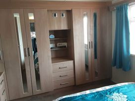 Lyons Sunnysands Holiday Park - Holiday Accommodation 16276 - Mid Wales - 1185961 - thumbnail photo 12