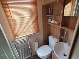 Lyons Sunnysands Holiday Park - Holiday Accommodation 16276 - Mid Wales - 1185961 - thumbnail photo 17