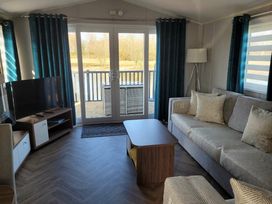7 Lakes Country Park - Holiday Accommodation 16322 - Lincolnshire - 1185979 - thumbnail photo 3