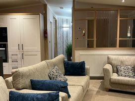 Manor Park Holiday Village - Holiday Accommodation 16324 - Norfolk - 1185980 - thumbnail photo 3