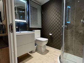 Manor Park Holiday Village - Holiday Accommodation 16324 - Norfolk - 1185980 - thumbnail photo 13