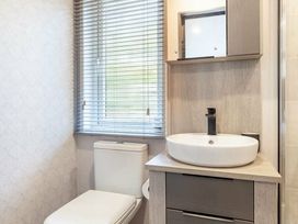 Kelling Heath Holiday Park - Holiday Accommodation 16335 - Norfolk - 1185984 - thumbnail photo 15