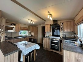 Naze Marine Holiday Park - Holiday Accommodation 16337 - Suffolk & Essex - 1185986 - thumbnail photo 1