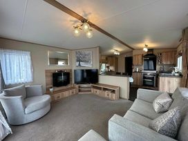 Naze Marine Holiday Park - Holiday Accommodation 16337 - Suffolk & Essex - 1185986 - thumbnail photo 2