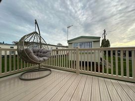 Naze Marine Holiday Park - Holiday Accommodation 16337 - Suffolk & Essex - 1185986 - thumbnail photo 6