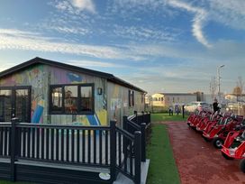 Naze Marine Holiday Park - Holiday Accommodation 16337 - Suffolk & Essex - 1185986 - thumbnail photo 12