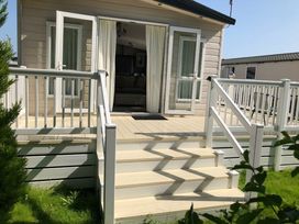 Unity Holiday Resort - Holiday Accommodation 16365 - Somerset & Wiltshire - 1185993 - thumbnail photo 1
