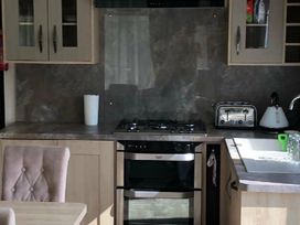 Unity Holiday Resort - Holiday Accommodation 16365 - Somerset & Wiltshire - 1185993 - thumbnail photo 14