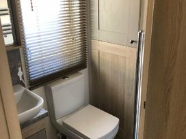 Unity Holiday Resort - Holiday Accommodation 16365 - Somerset & Wiltshire - 1185993 - thumbnail photo 17