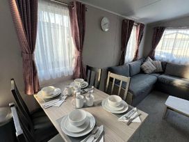 Unity Holiday Resort - Holiday Accommodation 16371 - Somerset & Wiltshire - 1185996 - thumbnail photo 2