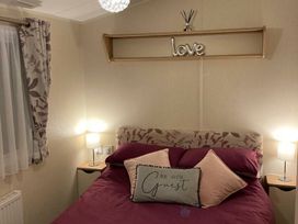 Hafan y Mor Haven - Holiday Accommodation 16383 - North Wales - 1186000 - thumbnail photo 7