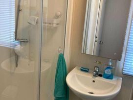 Hafan y Mor Haven - Holiday Accommodation 16383 - North Wales - 1186000 - thumbnail photo 10