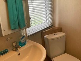 Hafan y Mor Haven - Holiday Accommodation 16383 - North Wales - 1186000 - thumbnail photo 11