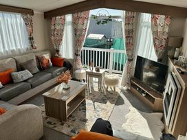 Unity Holiday Resort - Holiday Accommodation 16385 - Somerset & Wiltshire - 1186001 - thumbnail photo 2